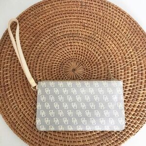 Dooney and Bourke wristlet Wallet Bag